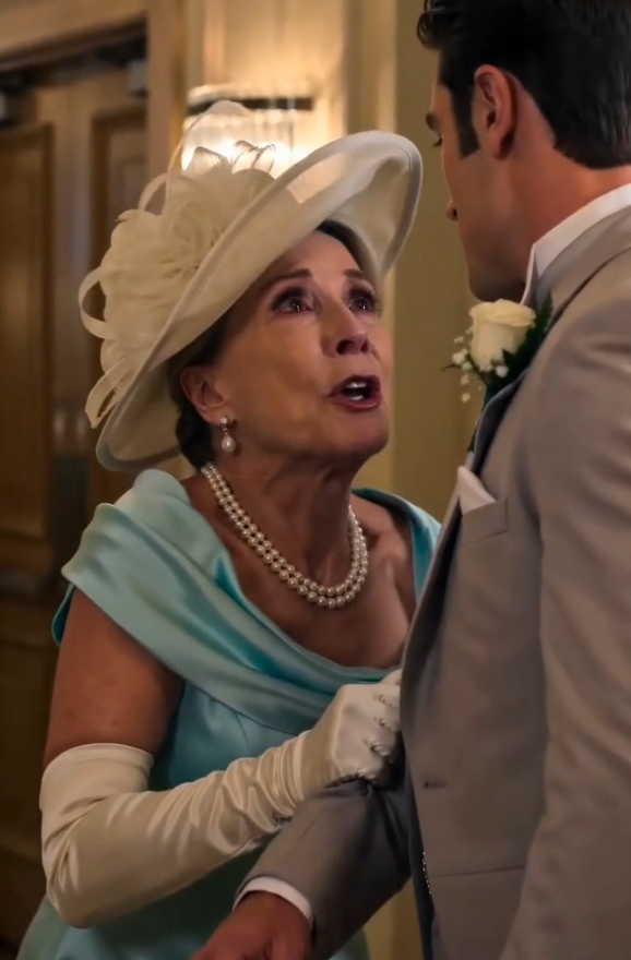 CHAPTER 1 :THE MOTHER CAUGHT THE BRIDE KISSING HER HUSBAND BEFORE THE WEDDING… THEN THE GROOM SAID HE ALREADY KNEW