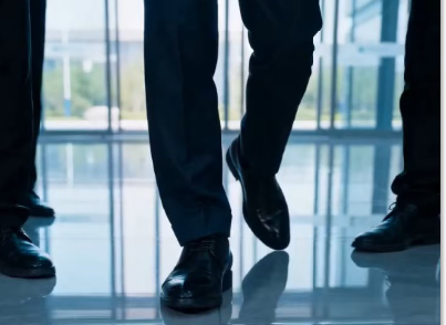 The mistress publicly humiliated me on the hospital floor. She had no idea the Foundation Chairman was my uncle.
